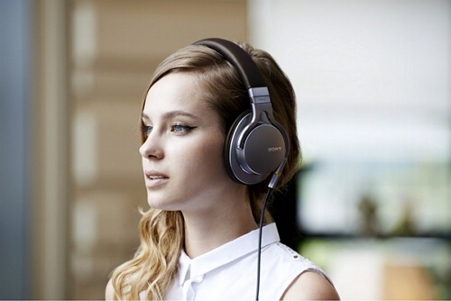 Sony Comfortable Headphones with microphone (MDR-1A)