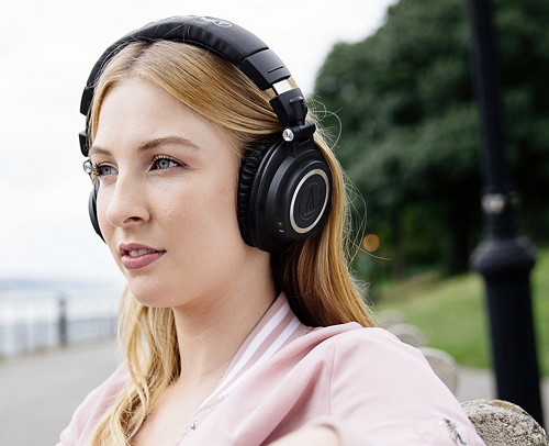 Audio-Technica หูฟังไร้สาย ATH-M50xBT Wireless Bluetooth Over-Ear Headphones